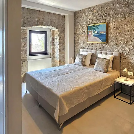 Tatil Evi Luxurious In With Sauna Poljane