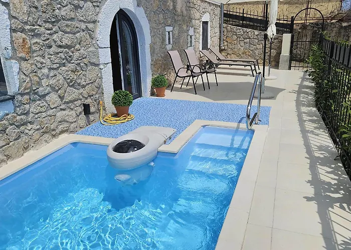 Tatil Evi Luxurious In With Sauna Poljane