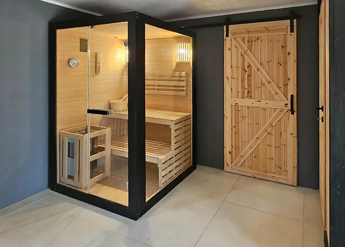 度假居 Luxurious In With Sauna Poljane