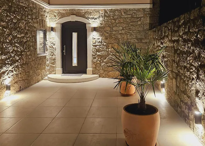Luxurious In With Sauna Poljane